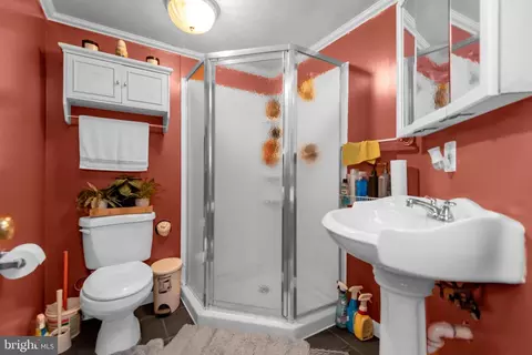 Bath - 6511 Brook Ave, Baltimore, MD 21206 photo 2 of 2