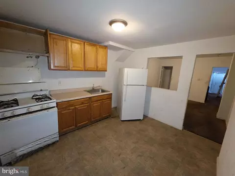 Entry Way - 2420 Etting St, Baltimore, MD 21217 photo 2 of 6