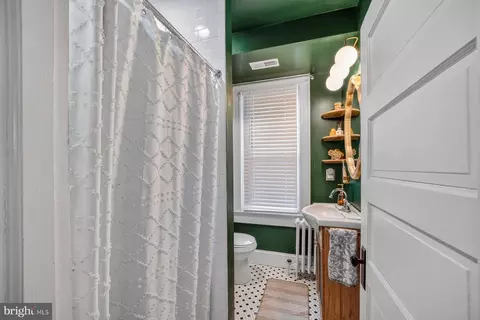 Bath - 2311 Hamilton Ave, Baltimore, MD 21214 photo 2 of 3