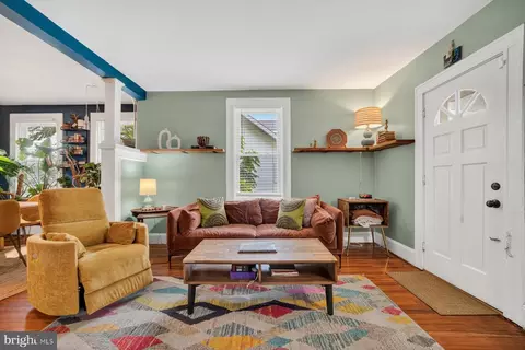 Entry Way - 2311 Hamilton Ave, Baltimore, MD 21214 photo 1 of 2