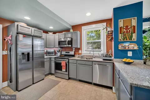 Kitchen - 2311 Hamilton Ave, Baltimore, MD 21214 photo 2 of 2