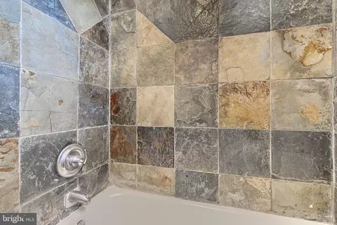 Bath - 2802 Grindon Ave, Baltimore, MD 21214 photo 3 of 10