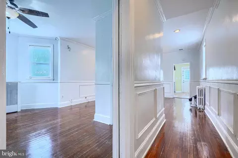 Entry Way - 2802 Grindon Ave, Baltimore, MD 21214 photo 3 of 13