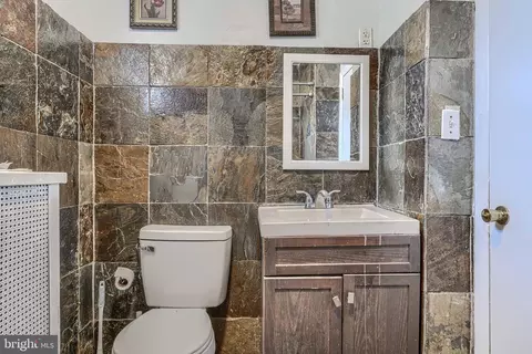 Bath - 2802 Grindon Ave, Baltimore, MD 21214 photo 4 of 10