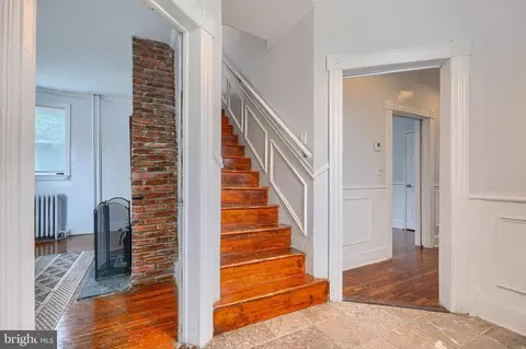 Entry Way - 2802 Grindon Ave, Baltimore, MD 21214 photo 1 of 13