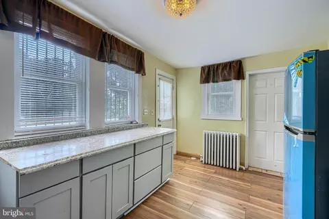 Entry Way - 2802 Grindon Ave, Baltimore, MD 21214 photo 9 of 13