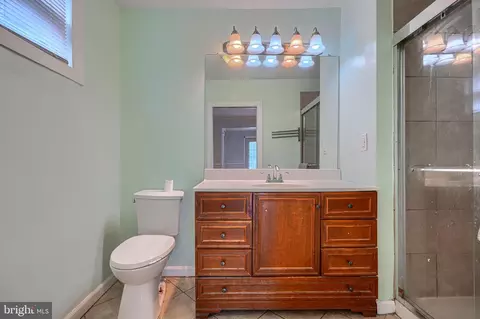 Bath - 2802 Grindon Ave, Baltimore, MD 21214 photo 7 of 10