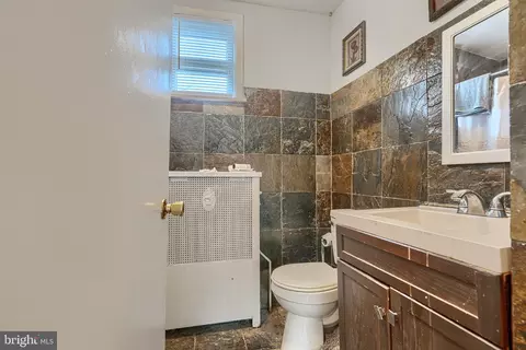 Bath - 2802 Grindon Ave, Baltimore, MD 21214 photo 1 of 10