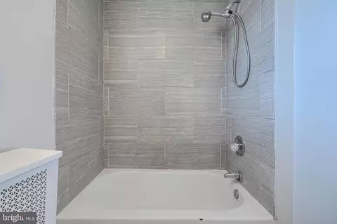 Bath - 2802 Grindon Ave, Baltimore, MD 21214 photo 6 of 10