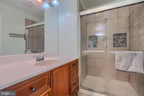 Bath - 2802 Grindon Ave, Baltimore, MD 21214 photo 8 of 10