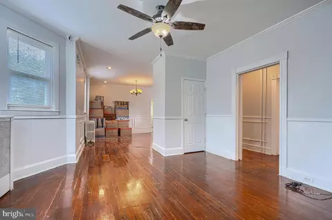 Entry Way - 2802 Grindon Ave, Baltimore, MD 21214 photo 4 of 13