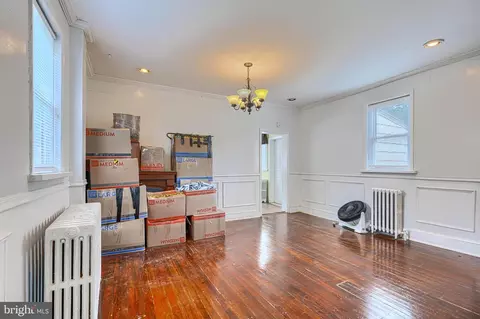 Entry Way - 2802 Grindon Ave, Baltimore, MD 21214 photo 5 of 13