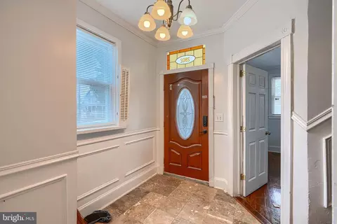 Entry Way - 2802 Grindon Ave, Baltimore, MD 21214 photo 2 of 13