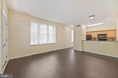 Living - 730 S Hanover St #A, Baltimore, MD 21230 photo 4 of 5