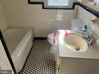 Entry Way - 1517 N Decker Ave, Baltimore, MD 21213 photo 6 of 9