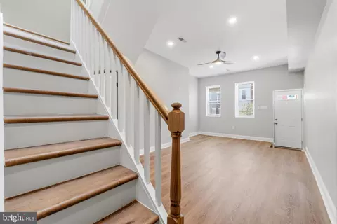 Entry Way - 1410 E Lanvale St, Baltimore, MD 21213 photo 7 of 10