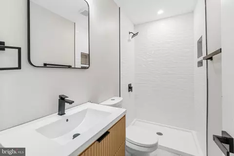 Bath - 1410 E Lanvale St, Baltimore, MD 21213 photo 3 of 4