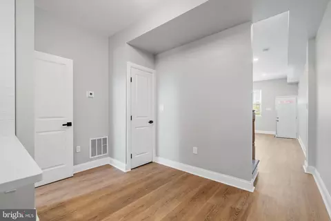 Entry Way - 1410 E Lanvale St, Baltimore, MD 21213 photo 3 of 10