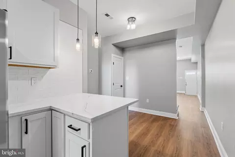 Entry Way - 1410 E Lanvale St, Baltimore, MD 21213 photo 4 of 10