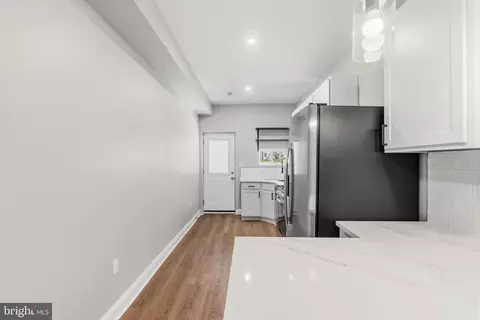 Entry Way - 1410 E Lanvale St, Baltimore, MD 21213 photo 6 of 10