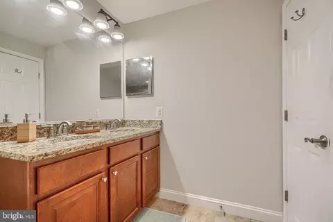 Bath - 3234 Odonnell St, Baltimore, MD 21224 photo 4 of 9