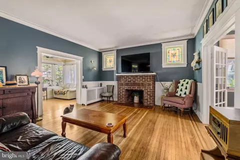 Living - 210 Mallow Hill Rd, Baltimore, MD 21229 photo 1 of 2