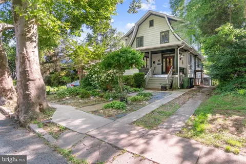 Exterior - 210 Mallow Hill Rd, Baltimore, MD 21229 photo 1 of 6