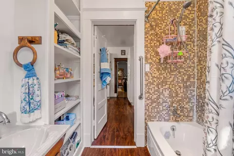 Bath - 210 Mallow Hill Rd, Baltimore, MD 21229 photo 1 of 4
