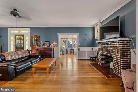 Living - 210 Mallow Hill Rd, Baltimore, MD 21229 photo 2 of 2