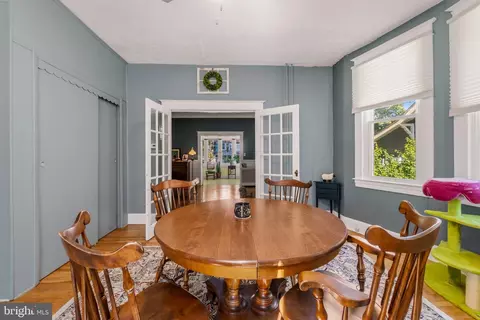 Dining - 210 Mallow Hill Rd, Baltimore, MD 21229 photo 3 of 3