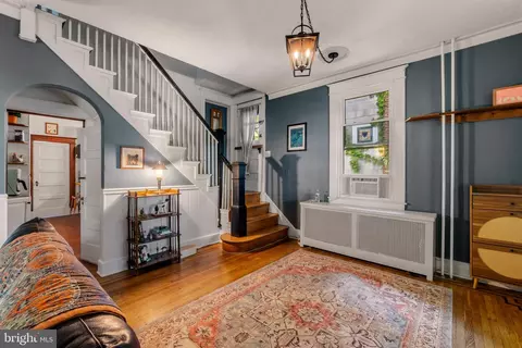 Entry Way - 210 Mallow Hill Rd, Baltimore, MD 21229 photo 2 of 6