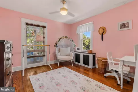 Bedroom - 210 Mallow Hill Rd, Baltimore, MD 21229 photo 3 of 5