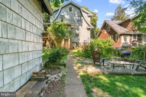 Exterior - 210 Mallow Hill Rd, Baltimore, MD 21229 photo 5 of 6