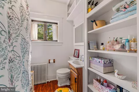 Bath - 210 Mallow Hill Rd, Baltimore, MD 21229 photo 2 of 4