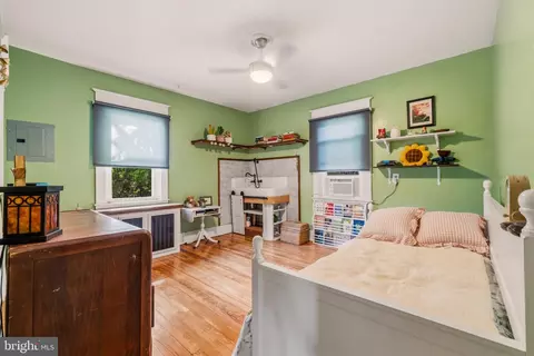 Bedroom - 210 Mallow Hill Rd, Baltimore, MD 21229 photo 1 of 5