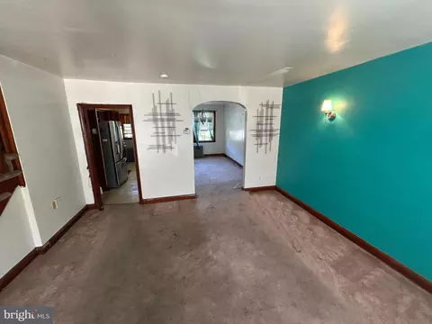 Living - 4014 Century Rd, Baltimore, MD 21206 photo 2 of 4