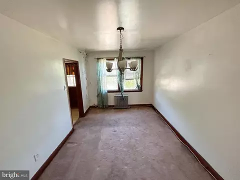Living - 4014 Century Rd, Baltimore, MD 21206 photo 3 of 4