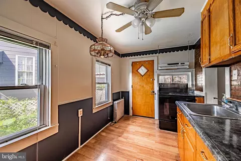 Entry Way - 1302 Cox St, Baltimore, MD 21211 photo 5 of 6