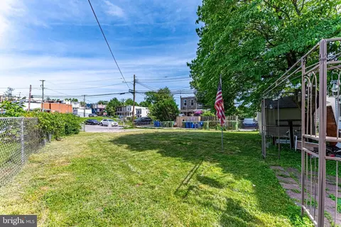 Exterior - 1302 Cox St, Baltimore, MD 21211 photo 7 of 8