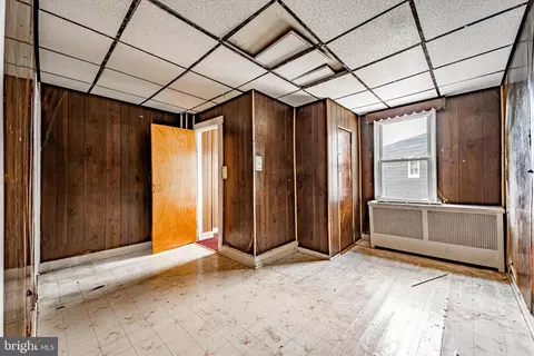 Bedroom - 1302 Cox St, Baltimore, MD 21211 photo 3 of 4