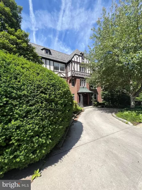 221 Ridgemede Rd #302, Baltimore, MD 21210