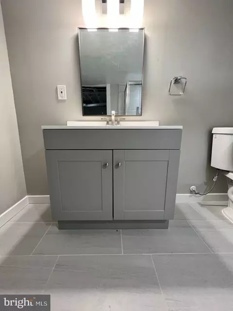 Bath - 739 Linnard St, Baltimore, MD 21229 photo 1 of 5
