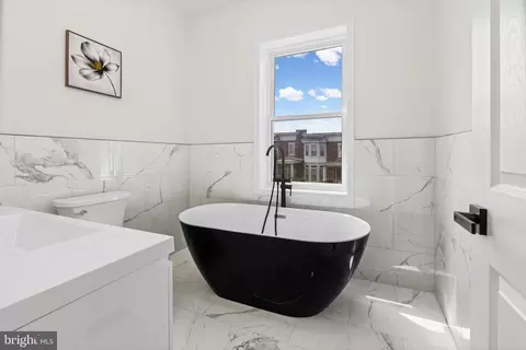 Bath - 2530 Harlem Ave, Baltimore, MD 21216 photo 2 of 6