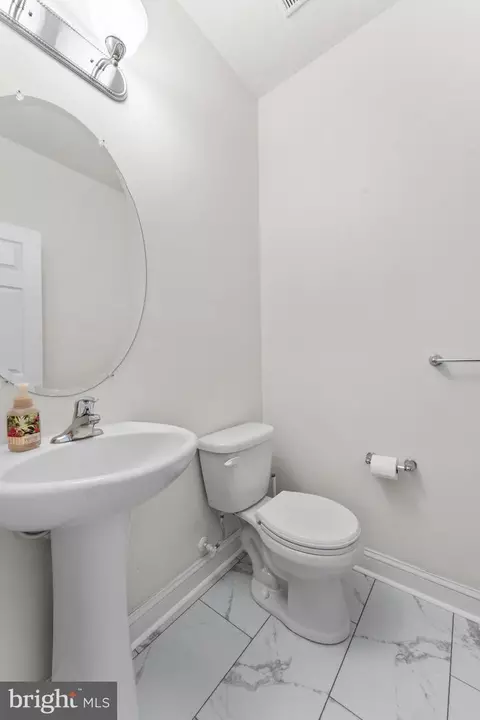 Bath - 310 Parkin St, Baltimore, MD 21230 photo 2 of 5