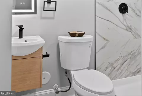 Bath - 2888 W Garrison Ave W, Baltimore, MD 21215 photo 1 of 2