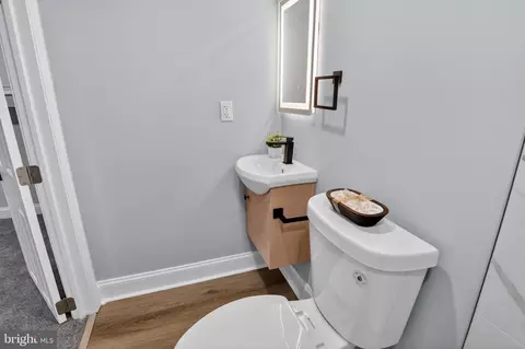 Bath - 2888 W Garrison Ave W, Baltimore, MD 21215 photo 2 of 2