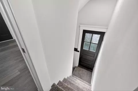 Entry Way - 3405 Parkside Dr, Baltimore, MD 21214 photo 10 of 13