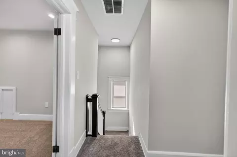 Entry Way - 3405 Parkside Dr, Baltimore, MD 21214 photo 5 of 13