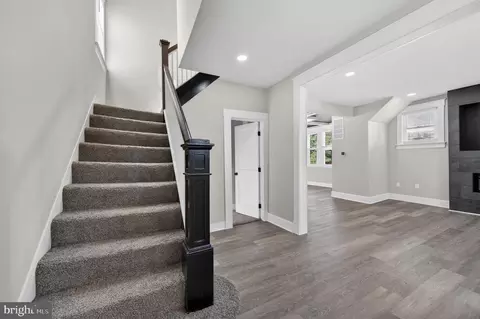 Entry Way - 3405 Parkside Dr, Baltimore, MD 21214 photo 9 of 13