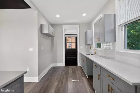 Entry Way - 3405 Parkside Dr, Baltimore, MD 21214 photo 12 of 13